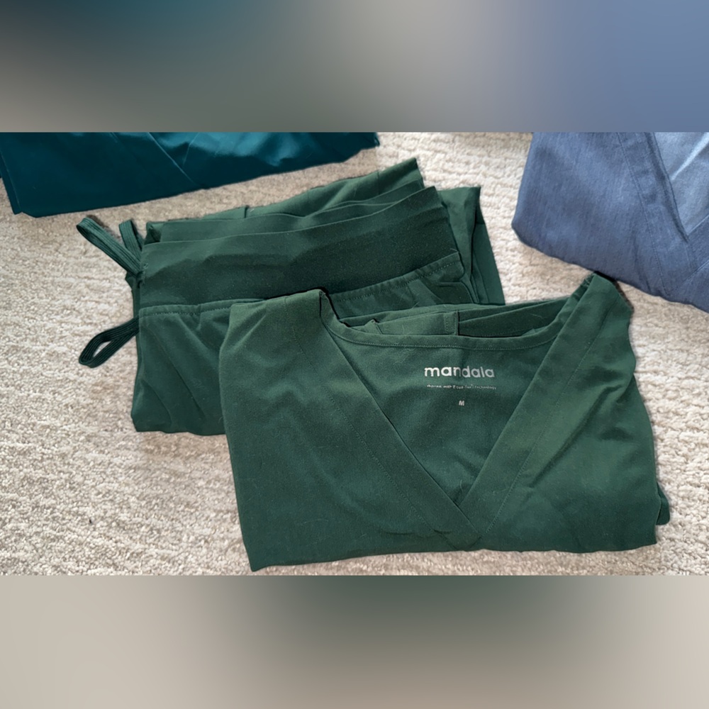 Mandala Scrub Bundle - Picture 2 of 4